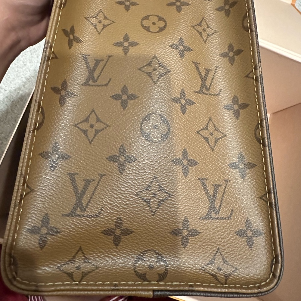 Louis Vuitton On the Go Tote Bag - Picture 5 of 9